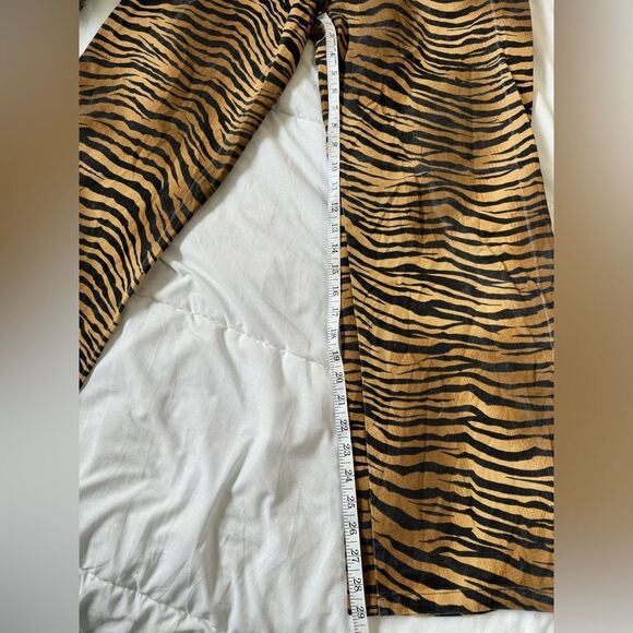 Animal tiger print wide leg high wasted jeans Women’s medium - Picture 9 of 9